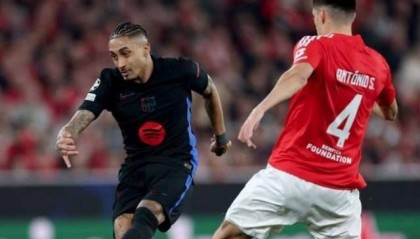 巴萨8000万巨星绝境救主：22米穿心箭欧冠9场9球！滑跪庆祝