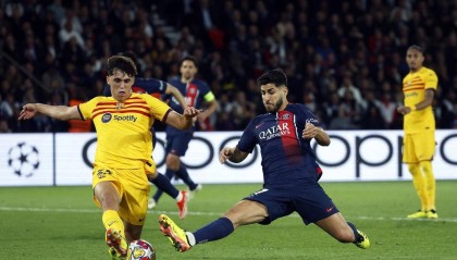 巴萨太子掀翻足坛格局！诺坎普铁闸放话：金球该给拉菲尼亚